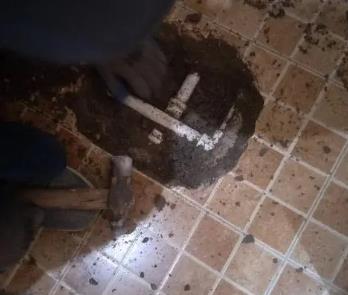 铜仁卫生间漏水维修公司为您分享下卫生间渗水如何处理及注意事项